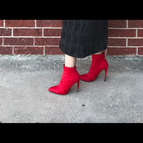 Red boots - Picture 6 of 6